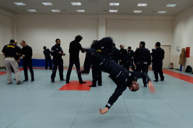 Muhabirler savaşa hazırlandı 16