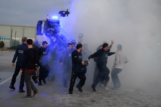 Muhabirler savaşa hazırlandı 17