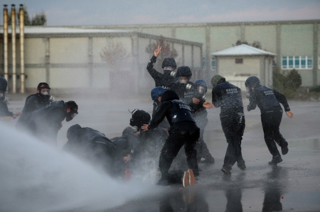 Muhabirler savaşa hazırlandı 18