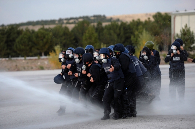 Muhabirler savaşa hazırlandı 19