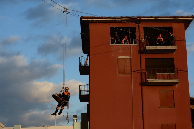 Muhabirler savaşa hazırlandı 3