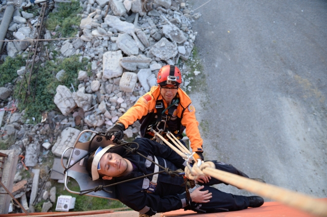 Muhabirler savaşa hazırlandı 4