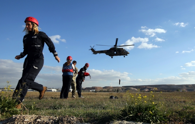 Muhabirler savaşa hazırlandı 5