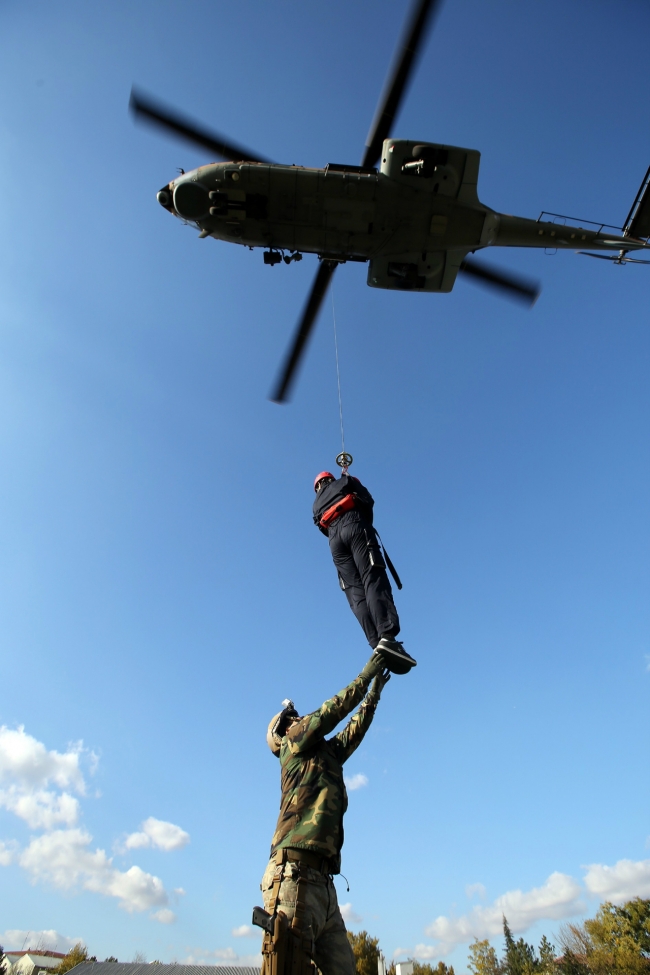 Muhabirler savaşa hazırlandı 6