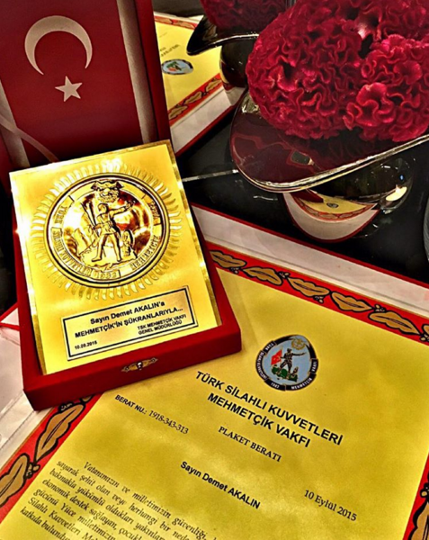 Instagram'da ünlüler: Ayça Bingöl sahneye doğum arası verdi 4