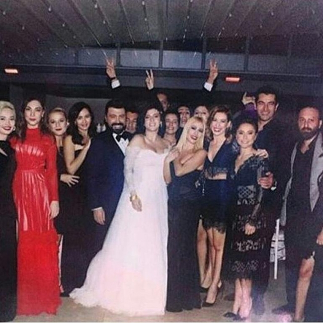 BKM oyuncuları Bülent Emrah Parlak ve Burcu Gönder nihayet evlendi 1