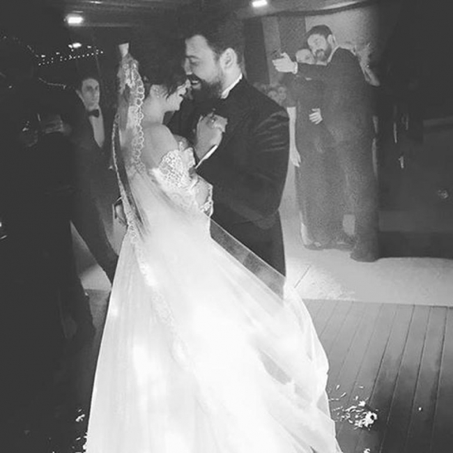 BKM oyuncuları Bülent Emrah Parlak ve Burcu Gönder nihayet evlendi 11