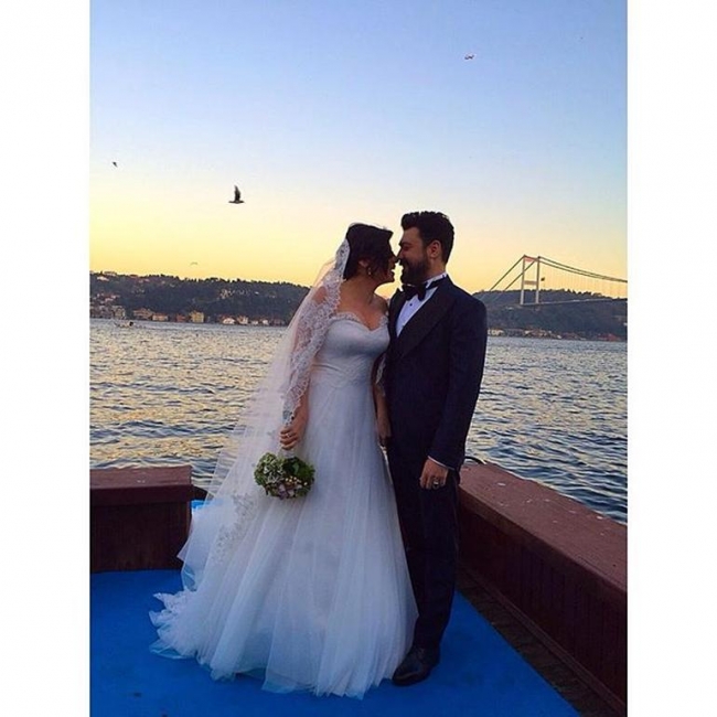BKM oyuncuları Bülent Emrah Parlak ve Burcu Gönder nihayet evlendi 6