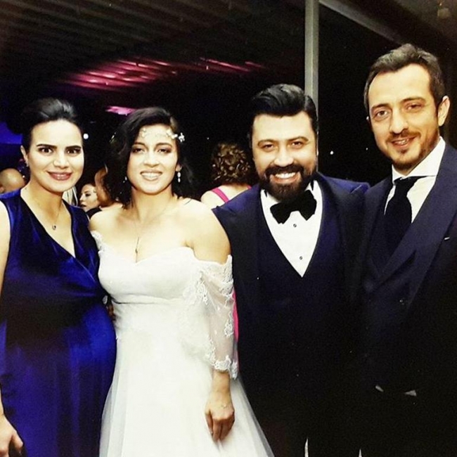 BKM oyuncuları Bülent Emrah Parlak ve Burcu Gönder nihayet evlendi 8