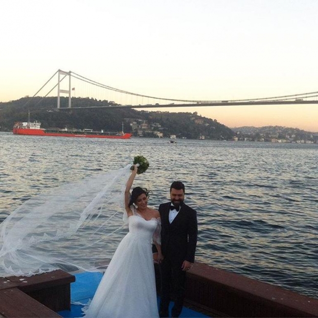 BKM oyuncuları Bülent Emrah Parlak ve Burcu Gönder nihayet evlendi 9