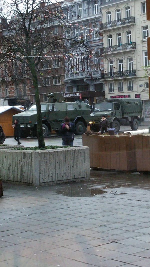 Brüksel'de terör alarmı: Asker sokağa indi 4