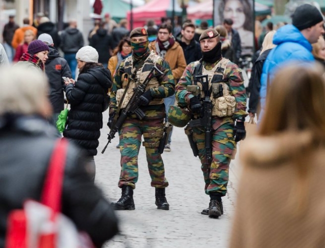 Brüksel'de terör alarmı: Asker sokağa indi 13