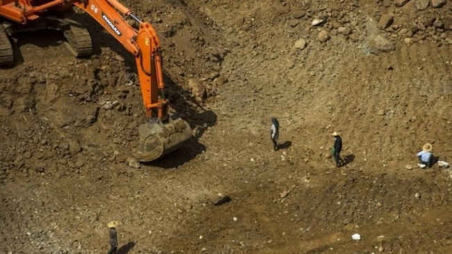 Myanmar'da heyalan: Yüzlerce kişi toprağa gömüldü 8