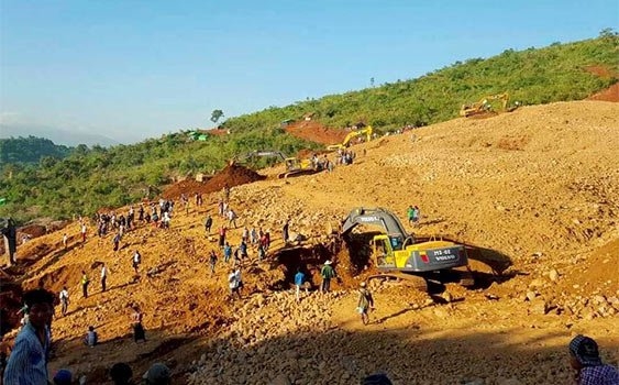 Myanmar'da heyalan: Yüzlerce kişi toprağa gömüldü 10