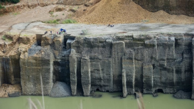 Myanmar'da heyalan: Yüzlerce kişi toprağa gömüldü 7