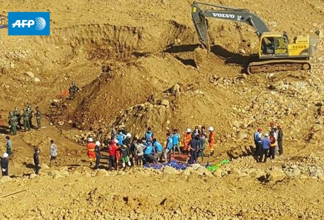 Myanmar'da heyalan: Yüzlerce kişi toprağa gömüldü 11