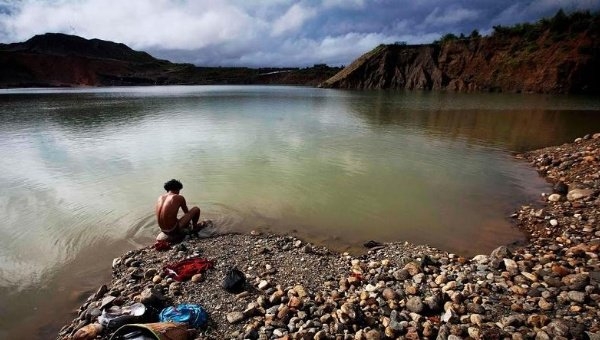 Myanmar'da heyalan: Yüzlerce kişi toprağa gömüldü 12