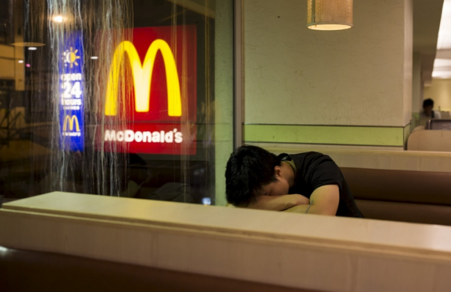 Restoranda uyuyan evsizler 5