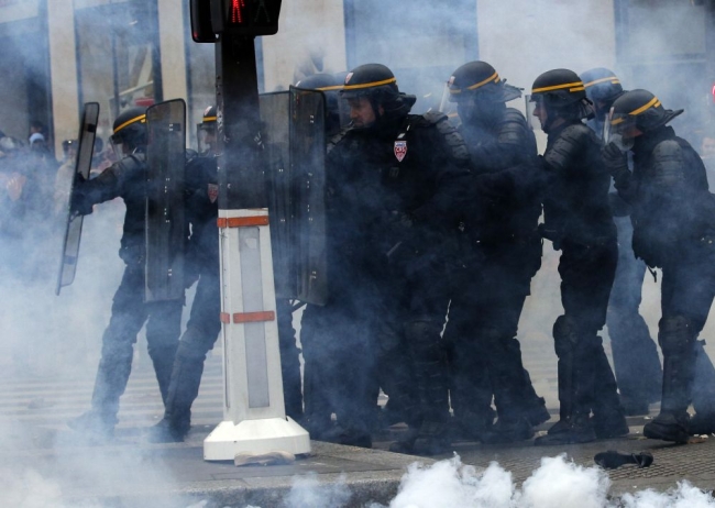 Paris'te çevrecilere 'IŞİD' muamelesi 3