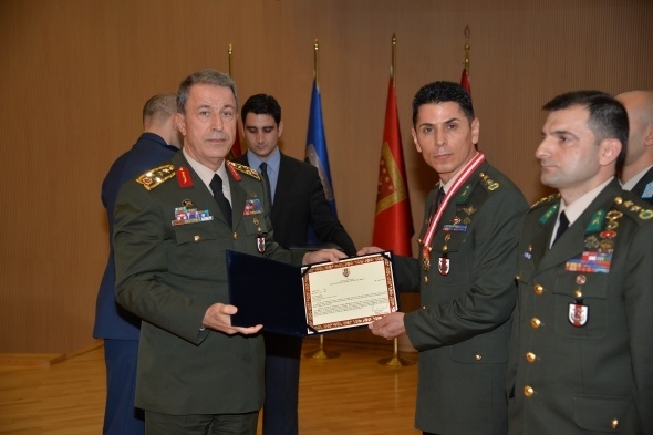 Hulisi Akar'dan kahramanlara madalya 3