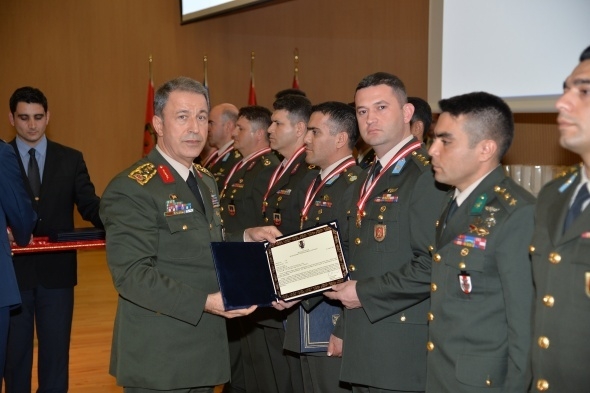 Hulisi Akar'dan kahramanlara madalya 8