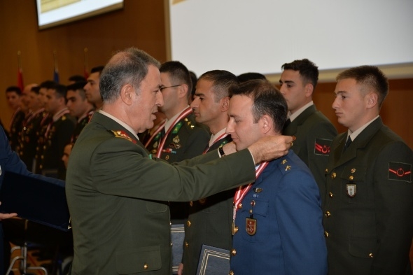 Hulisi Akar'dan kahramanlara madalya 6