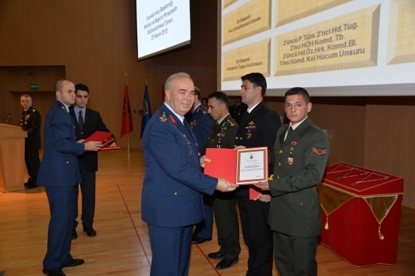 Hulisi Akar'dan kahramanlara madalya 4