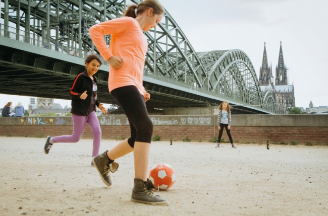 Eşsiz manzaralarla sokak futbolu 3