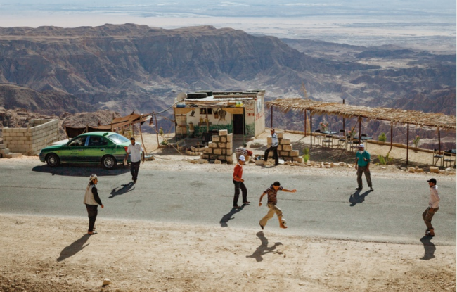 Eşsiz manzaralarla sokak futbolu 4