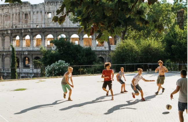 Eşsiz manzaralarla sokak futbolu 10