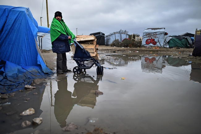 Fransa'da sığınmacılara havuz yasağı 12