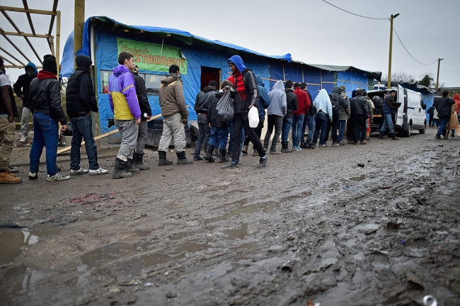Fransa'da sığınmacılara havuz yasağı 5