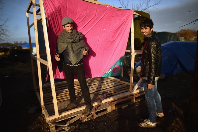 Fransa'da sığınmacılara havuz yasağı 9