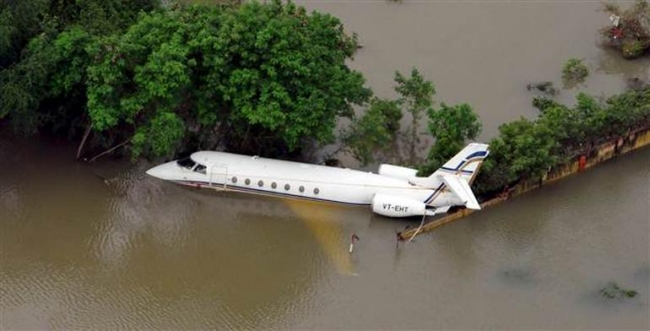 Hindistan'da sel faciası: 300 ölü 12