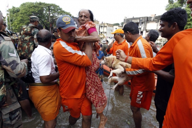 Hindistan'da sel faciası: 300 ölü 6