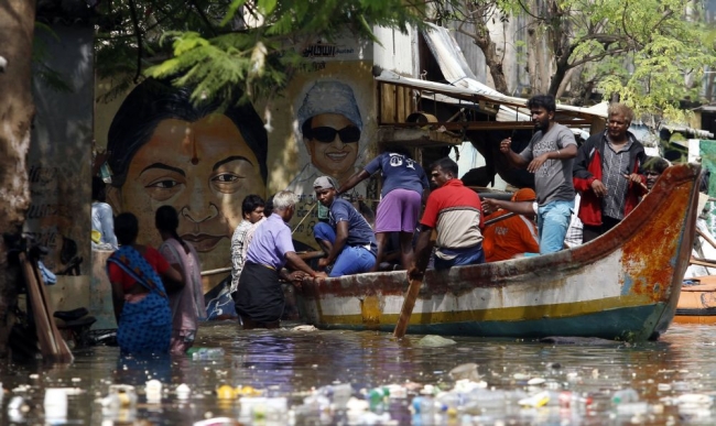 Hindistan'da sel faciası: 300 ölü 9