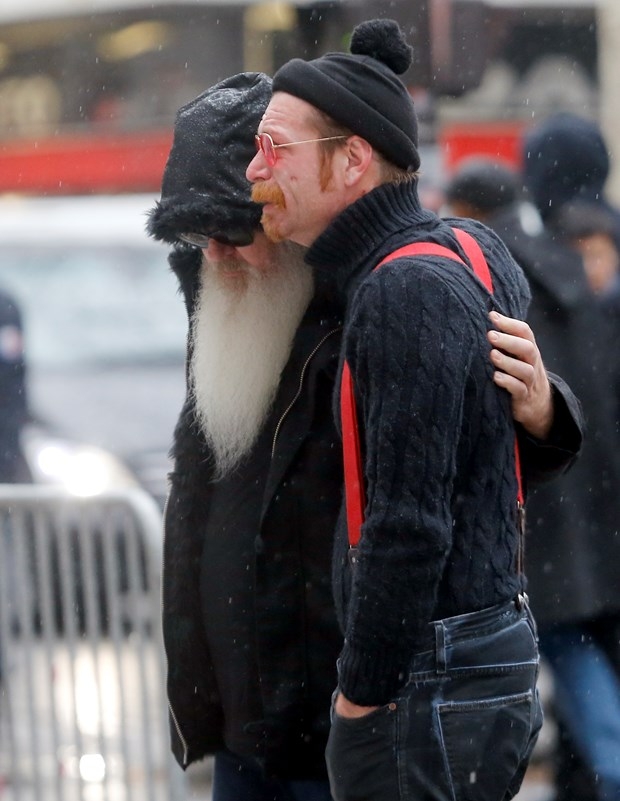 Eagles of Death Metal Paris'te konser verdi 12