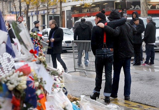 Eagles of Death Metal Paris'te konser verdi 8