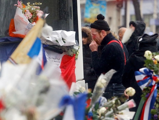 Eagles of Death Metal Paris'te konser verdi 4