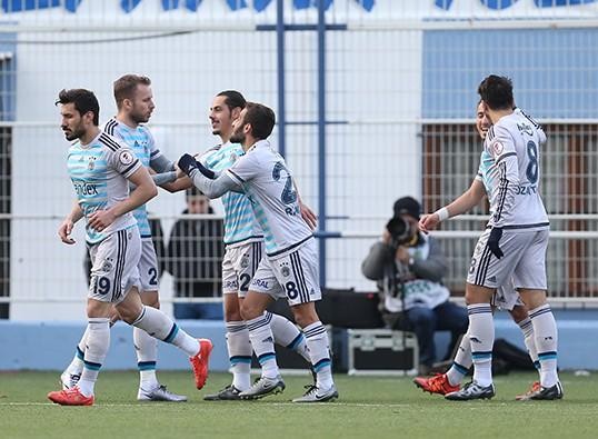 İmam maçı camiden izledi 15