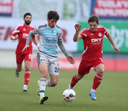 İmam maçı camiden izledi 19