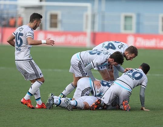 İmam maçı camiden izledi 18