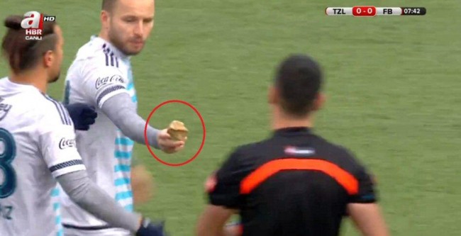 İmam maçı camiden izledi 23