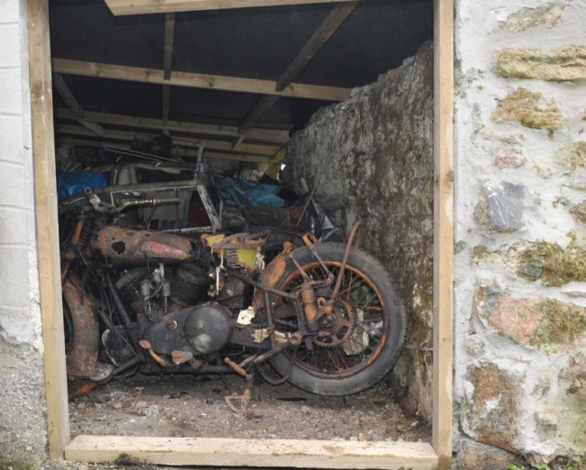 Motosiklet dünyasının efsanesi Brough 1