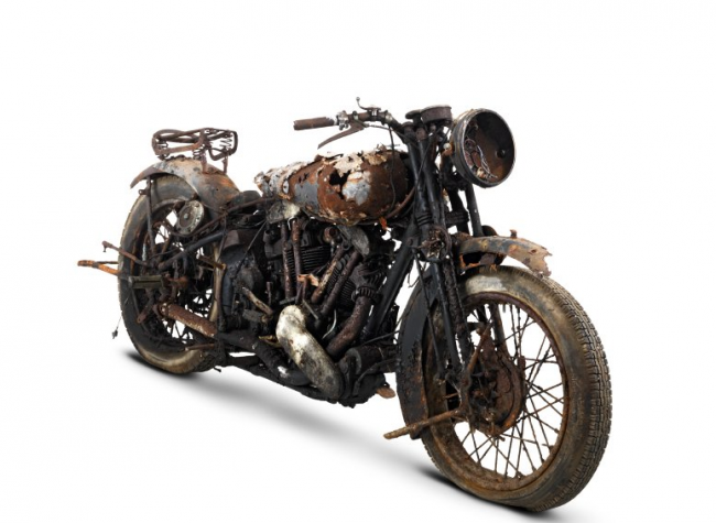 Motosiklet dünyasının efsanesi Brough 7