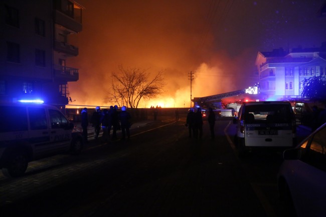 Ankara Osmanlı Halk Pazarı'nda yangın 2