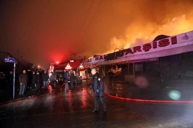Ankara Osmanlı Halk Pazarı'nda yangın 3