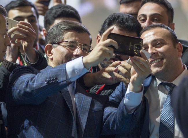 AK Parti Geçlik Kongresi'nde Hoca ile selfie yarışı 1