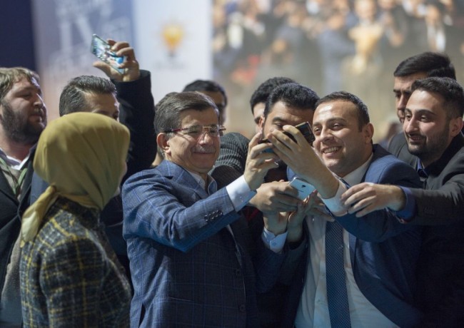 AK Parti Geçlik Kongresi'nde Hoca ile selfie yarışı 2