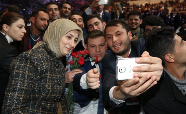 AK Parti Geçlik Kongresi'nde Hoca ile selfie yarışı 5
